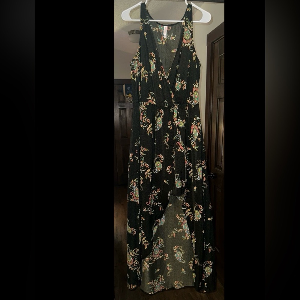 High low dress, barely worn. Felt so beautiful while wearing!
